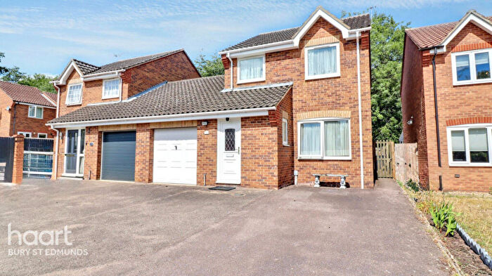 3 Bedroom Link Detached House For Sale In Cumberland Avenue, Bury St Edmunds, IP32
