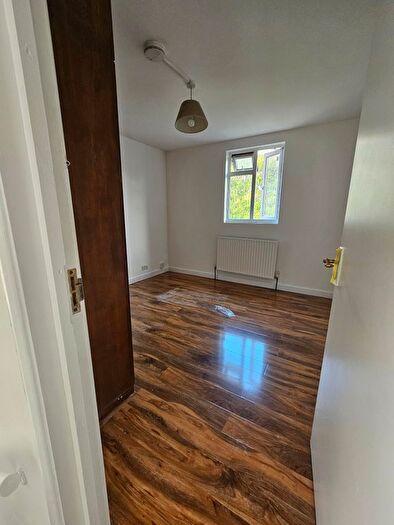 2 Bedroom Flat To Rent In Myrtle Road, Hounslow, TW3