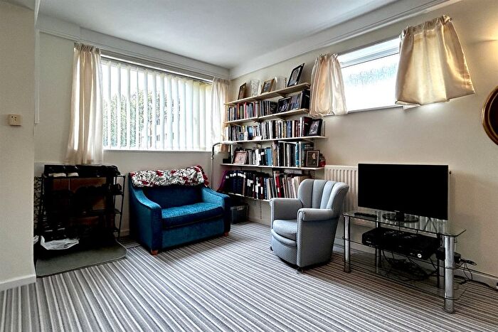 3 Bedroom End Of Terrace House For Sale In Chorlton Drive, Cheadle, SK8