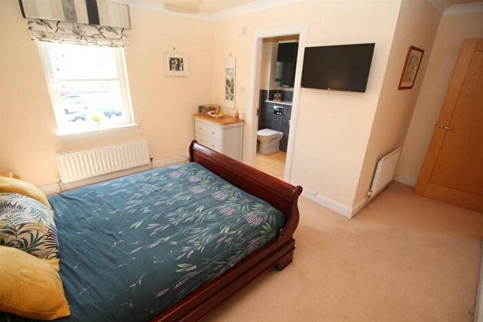 2 Bedroom Flat For Sale In Cromarty Grove, Inverkip, PA16