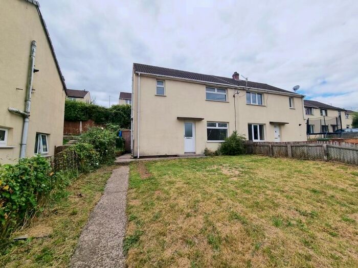 3 Bedroom Property To Rent In Hengoed Avenue, Cefn Hengoed, Hengoed, CF82