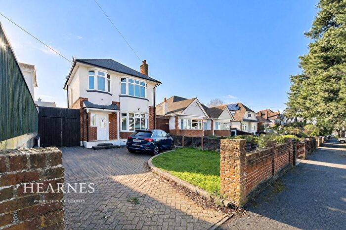 3 Bedroom Detached House For Sale In West Way, Bournemouth, BH9