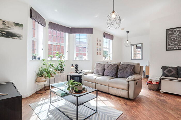 2 Bedroom Apartment For Sale In St. Peters Way, Stratford-upon-Avon, CV37