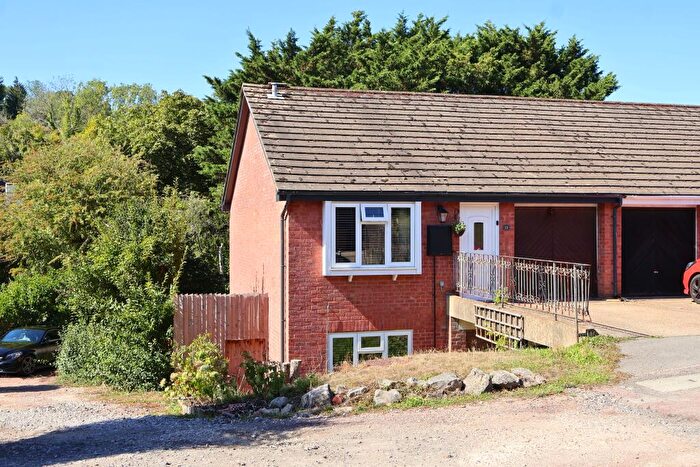 4 Bedroom End Of Terrace House For Sale In Eskdale Close, PO8