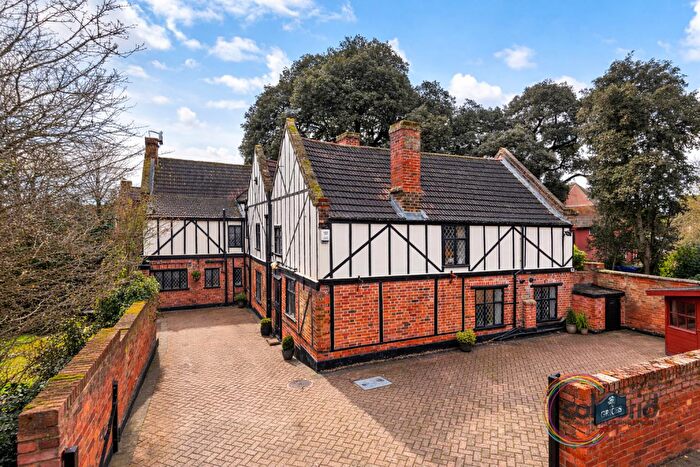 6 Bedroom Detached House For Sale In South Hill, Horndon-on-the-Hill, SS17