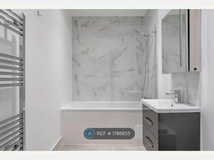 2 Bedroom Flat To Rent In Varis Court, Coulsdon, CR5