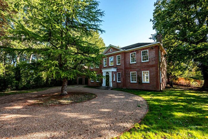 5 Bedroom Detached House For Sale In Aldershot Road, Guildford, GU3