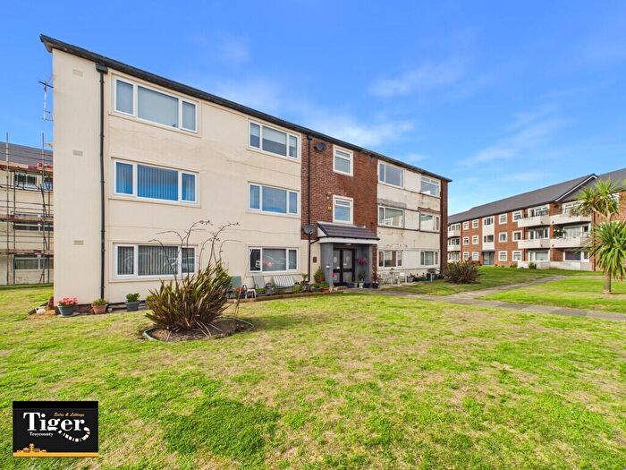 2 Bedroom Flat For Sale In New Road, Lytham St. Annes, FY8