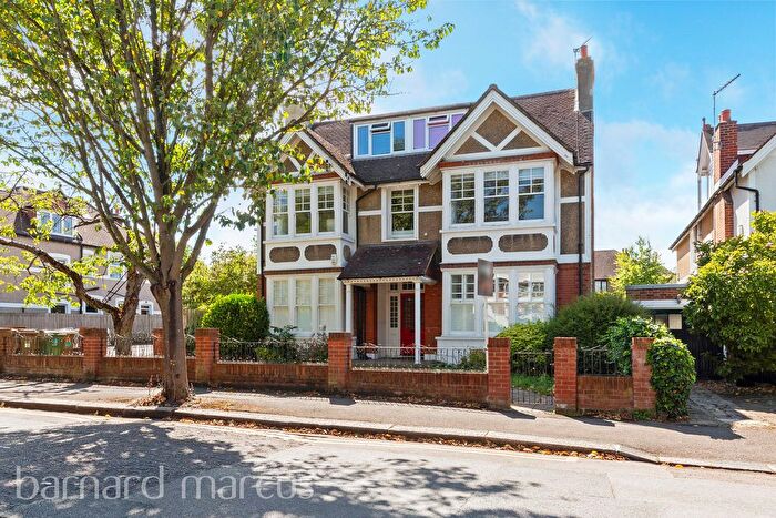 3 Bedroom Flat To Rent In Park Hill Road, Wallington, SM6