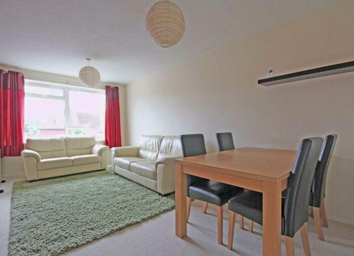 2 Bedroom Flat To Rent In Weir Road, Balham, SW12