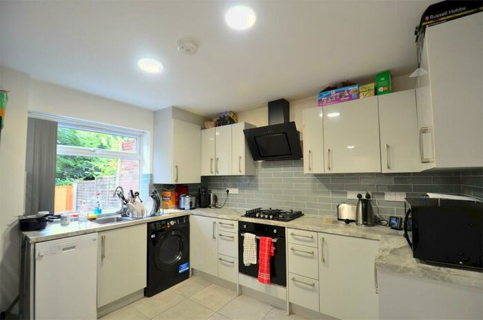 5 Bedroom End Of Terrace House To Rent In / Academic Year Newly Refurbished Bedroom All En-suite Property In Harborne, Free Ultrafast M Broadband, B17