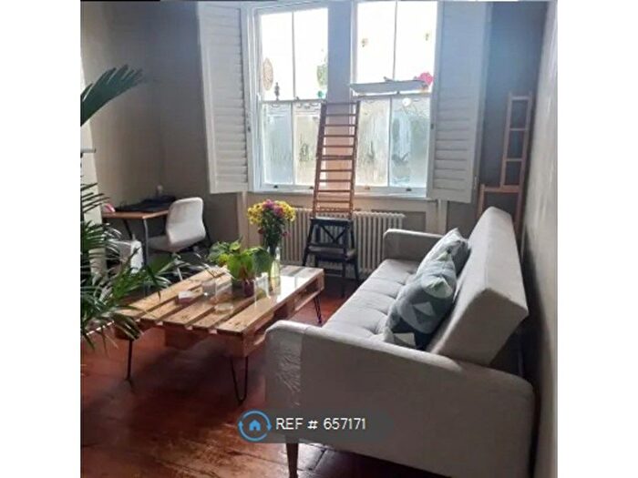 1 Bedroom Flat To Rent In Peacock Street, London, SE17