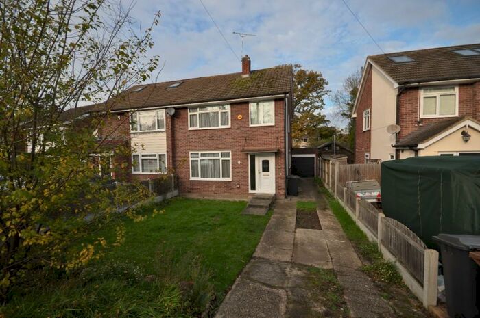 3 Bedroom Semi-Detached House To Rent In Mill Lane, Chelmsford, Essex, CM1