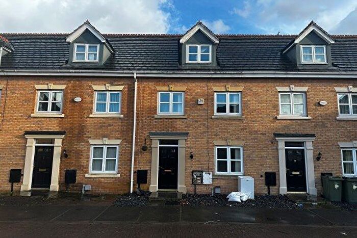 4 Bedroom Town House To Rent In Riseholme Close, Leicester, LE3