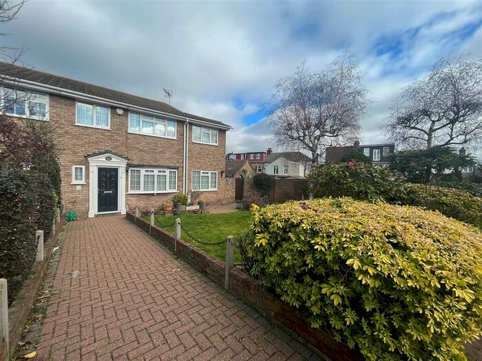 3 Bedroom End Of Terrace House To Rent In Amberley Way, Romford, RM7