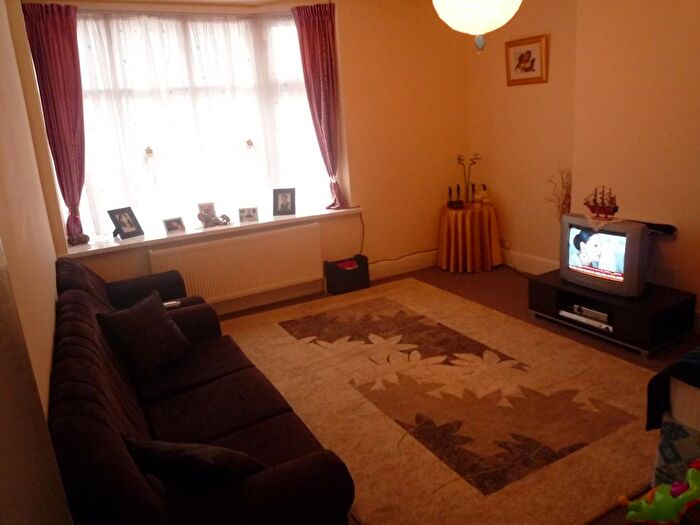 2 Bedroom Flat To Rent In Junction Road, Floor, London, N9