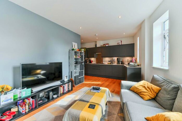 2 Bedroom Flat To Rent In Hamilton Apartments, Croydon, CR0