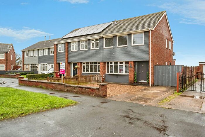 3 Bedroom Semi Detached House For Sale In Caistor Avenue, Scunthorpe, DN16