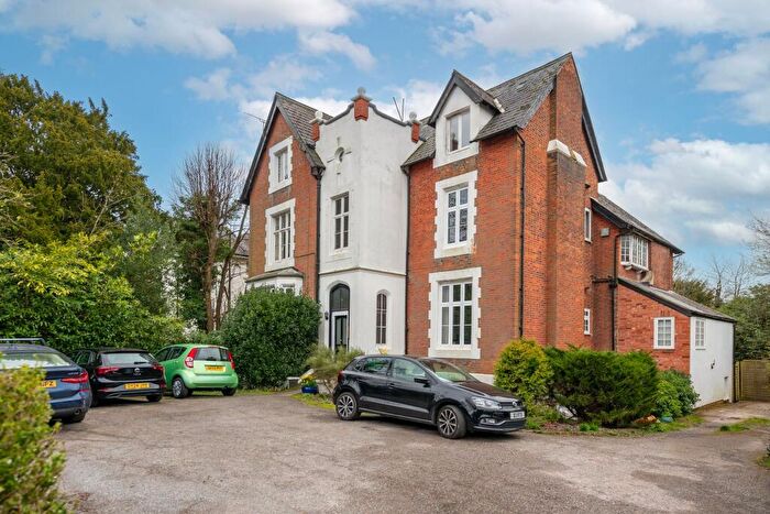 2 Bedroom Flat For Sale In Wray Park Road, Reigate, RH2
