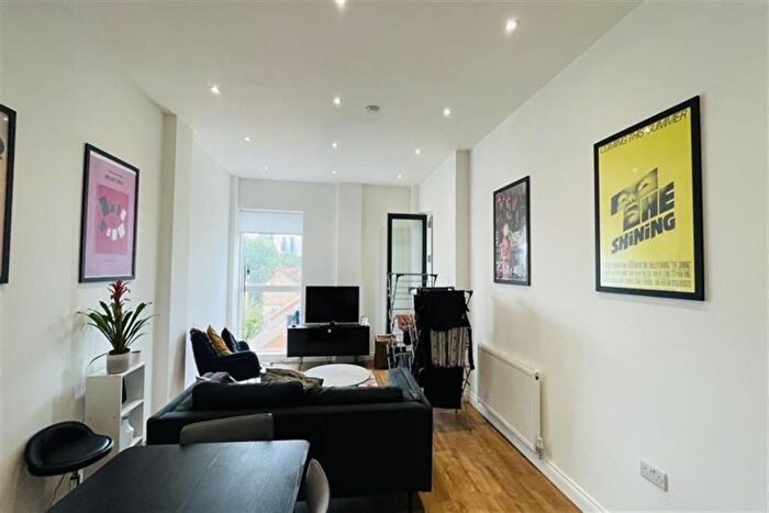 3 Bedroom Apartment To Rent In Stepney Way, E1
