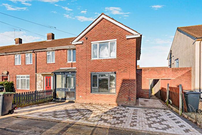 3 Bedroom End Of Terrace House For Sale In Hursley Road, Havant, PO9