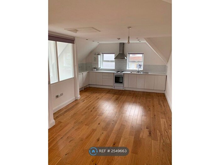 2 Bedroom Flat To Rent In Sportsman Place Whiston Road, London, E2