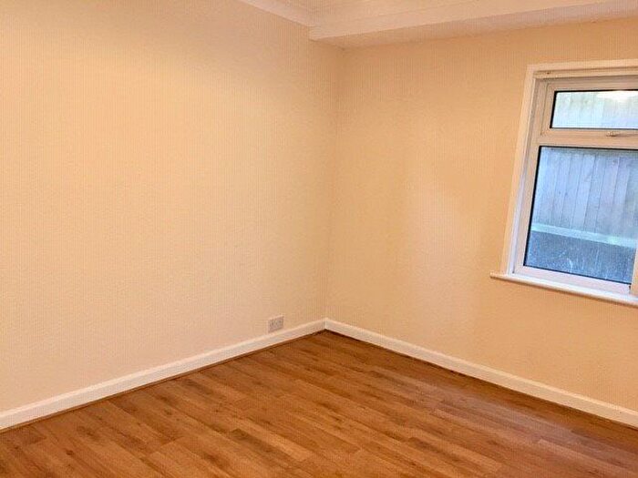 1 Bedroom Flat To Rent In Brighton Road, Redhill, RH1