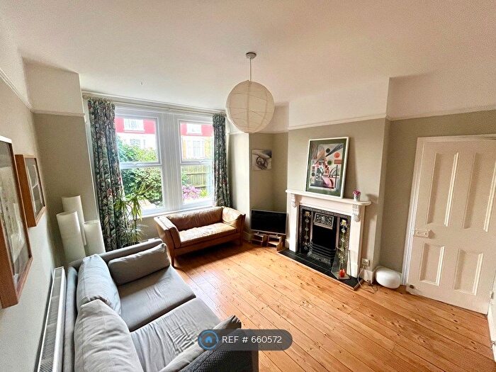 2 Bedroom Flat To Rent In Tennyson House, London, SE23