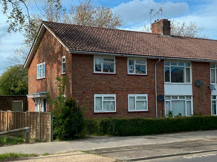 2 Bedroom Maisonette To Rent In Langley Green, RH11