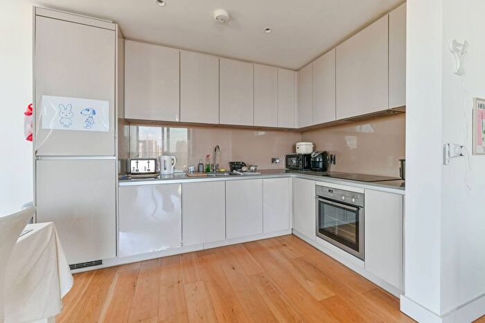 2 Bedroom Flat To Rent In Caithness Walk, Central Croydon, Croydon, CR0