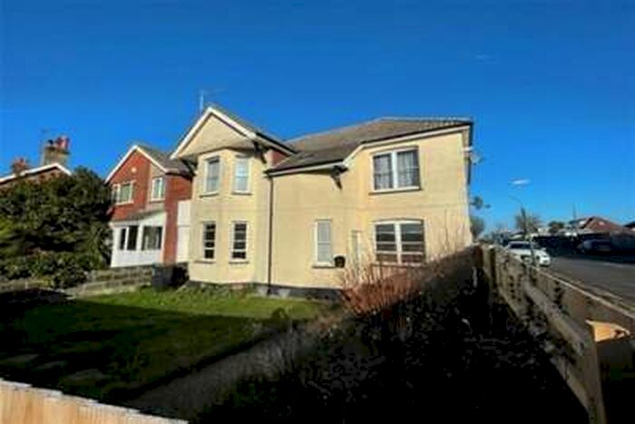 2 Bedroom Flat To Rent In Wallisdown Road, BH11