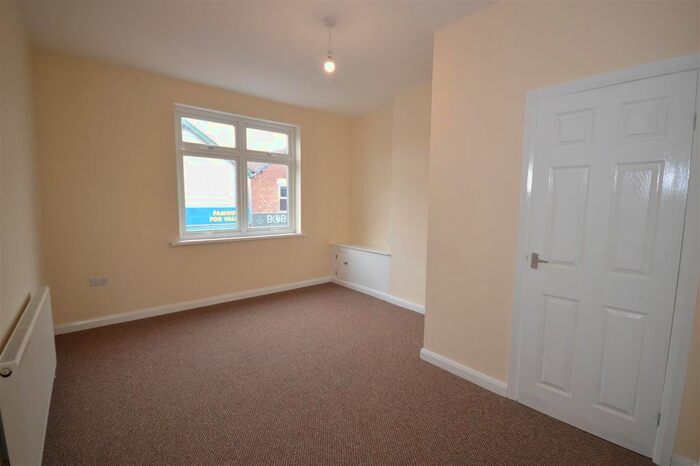 1 Bedroom Flat To Rent In Station Lane, Pontefract, WF7