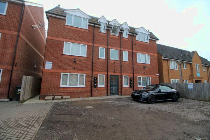 2 Bedroom Flat To Rent In Tenby Court, Chalvey Grove, Slough SL1
