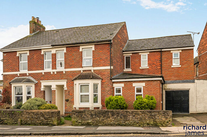 4 Bedroom Semi Detached House For Sale In Eastcott Road, Old Town, Swindon, SN1