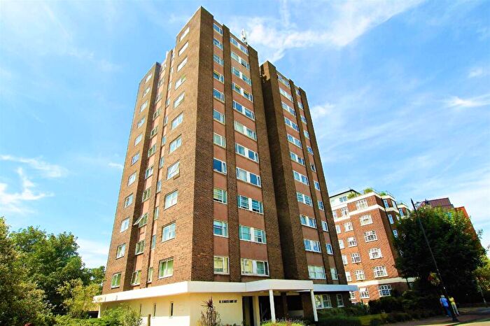 2 Bedroom Flat For Sale In St Clements Court East, Broadway West, Leigh-On-Sea, SS9