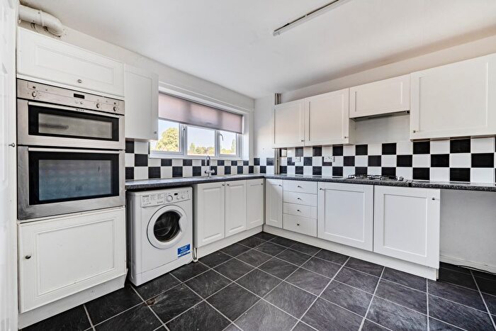 3 Bedroom Flat To Rent In Wessex Way, Maidenhead, SL6