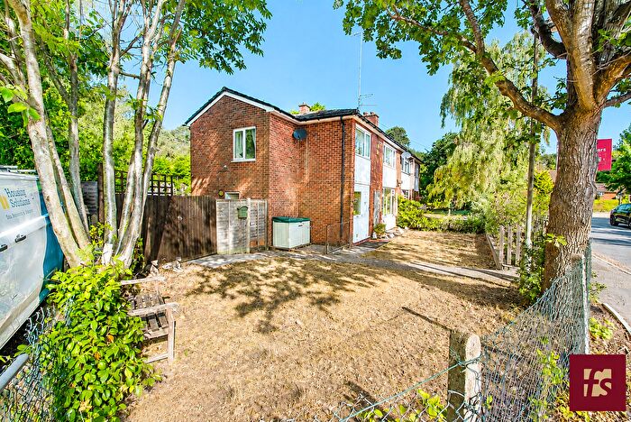 2 Bedroom Maisonette For Sale In Cricket Field Grove, Crowthorne, Berkshire, RG45