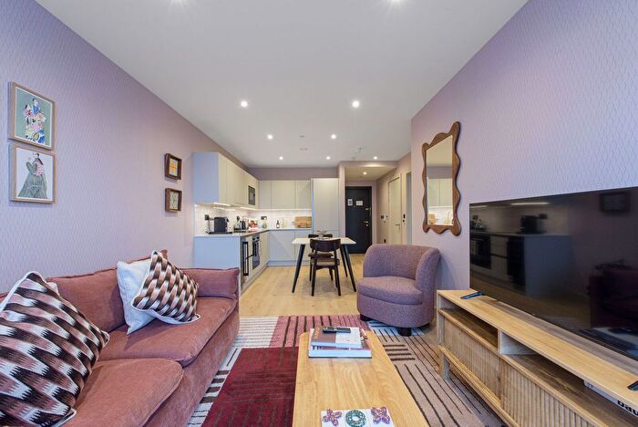 3 Bedroom Flat To Rent In The Draper, Colindale, London, NW9