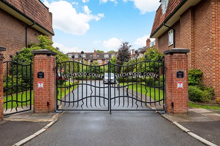 2 Bedroom Flat For Sale In West Street Lane, Carshalton, Surrey, SM5