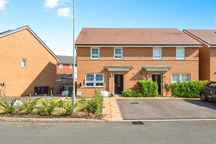 4 Bedroom Semi-Detached House For Sale In Belpaire Close, Lower Stondon, Henlow, Bedfordshire, SG16