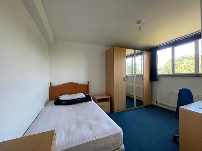 1 Bedroom Semi-Detached House To Rent In Gresham Road, Staines-Upon-Thames, TW18