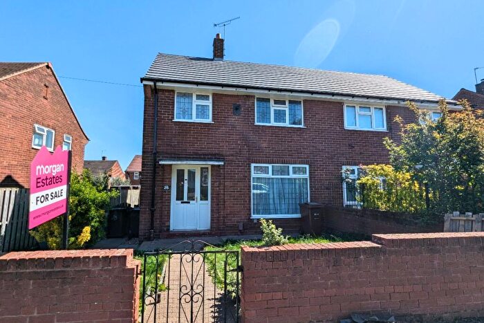 3 Bedroom Semi-Detached House For Sale In West Grange Road, Leeds, LS10