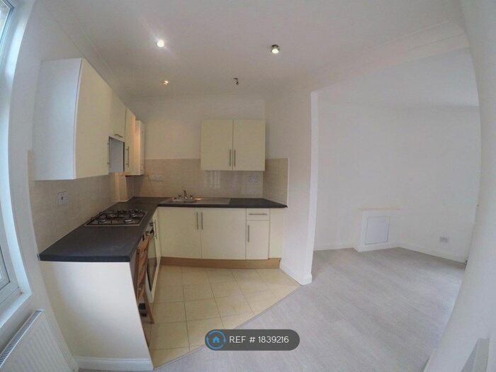 Studio To Rent In Belmont Hill, London, SE13