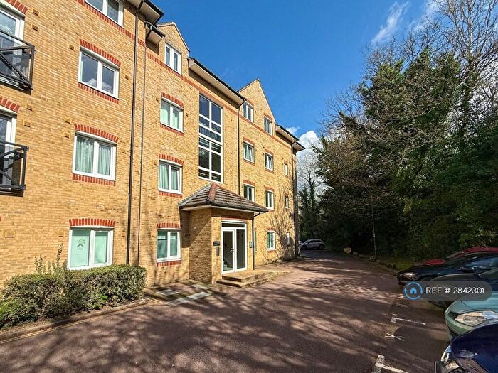 2 Bedroom Flat To Rent In Hardings Close, Hemel Hempstead, HP3