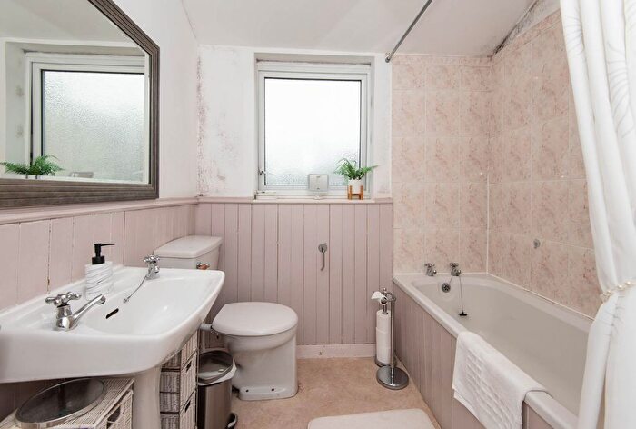 2 Bedroom Terraced House For Sale In Eyre Street East, Chesterfield, S41