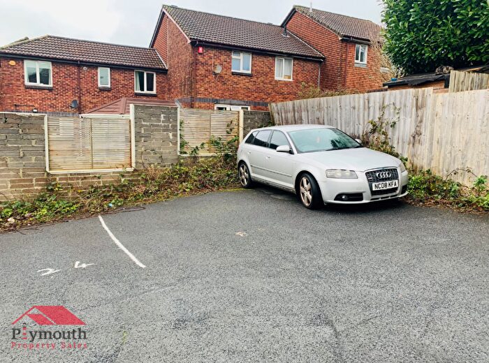 3 Bedroom End Of Terrace House For Sale In Long Terrace Close, Plymouth, PL7