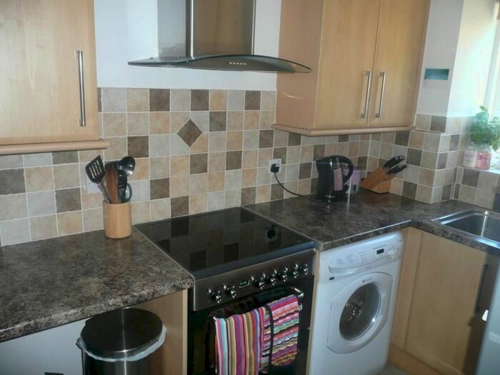 1 Bedroom Flat To Rent In Chipstead Close, Sutton, Surrey, SM2