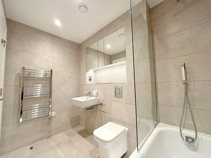 1 Bedroom Flat To Rent In Farnborough Road, Farnborough, Surrey, GU14