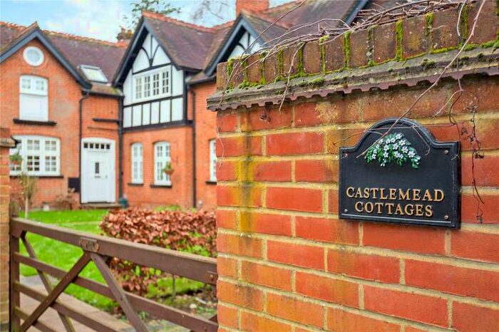 2 Bedroom Maisonette Flat For Sale In Castlemead Cottages, Queen Annes Road, Windsor, Berkshire, SL4