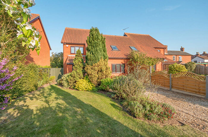 3 Bedroom Semi-Detached House For Sale In Sawmill Lane, Nacton, Ipswich, IP10